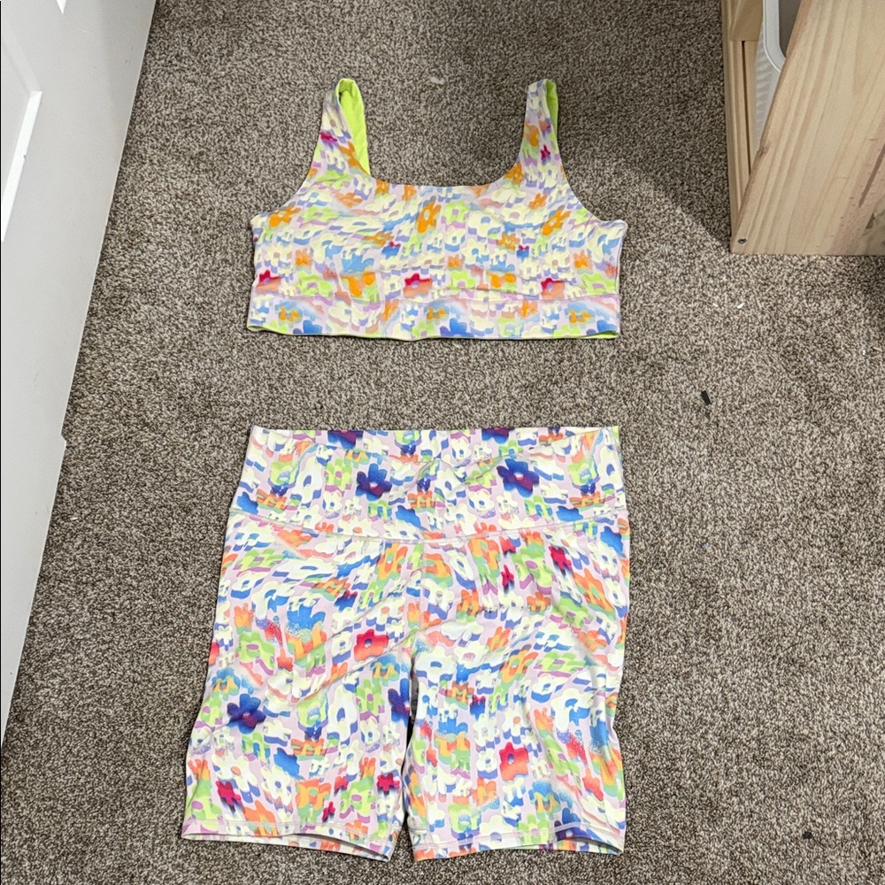 Fabletics Colorful Abstract Sports Set